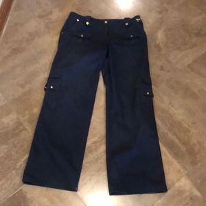 St. John Sport navy cargo pants. Numerous pockets. Belt loops. Great look.
